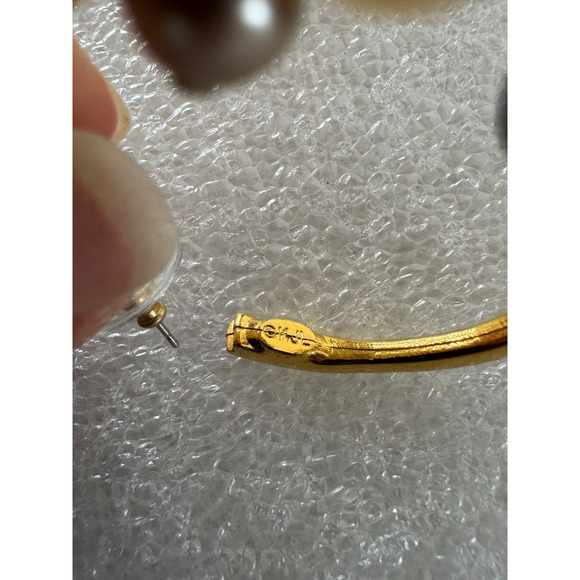 KJL Kenneth Jay Lane Earrings Gold Tone Hoop Faux Pearl Dangle Multicolor - Picture 4 of 5